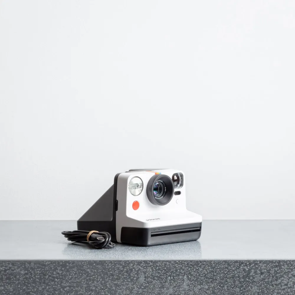 Flash Sale 1907 IMPOSSIBLE Appareil photo Polaroid Now - Noir & Blanc