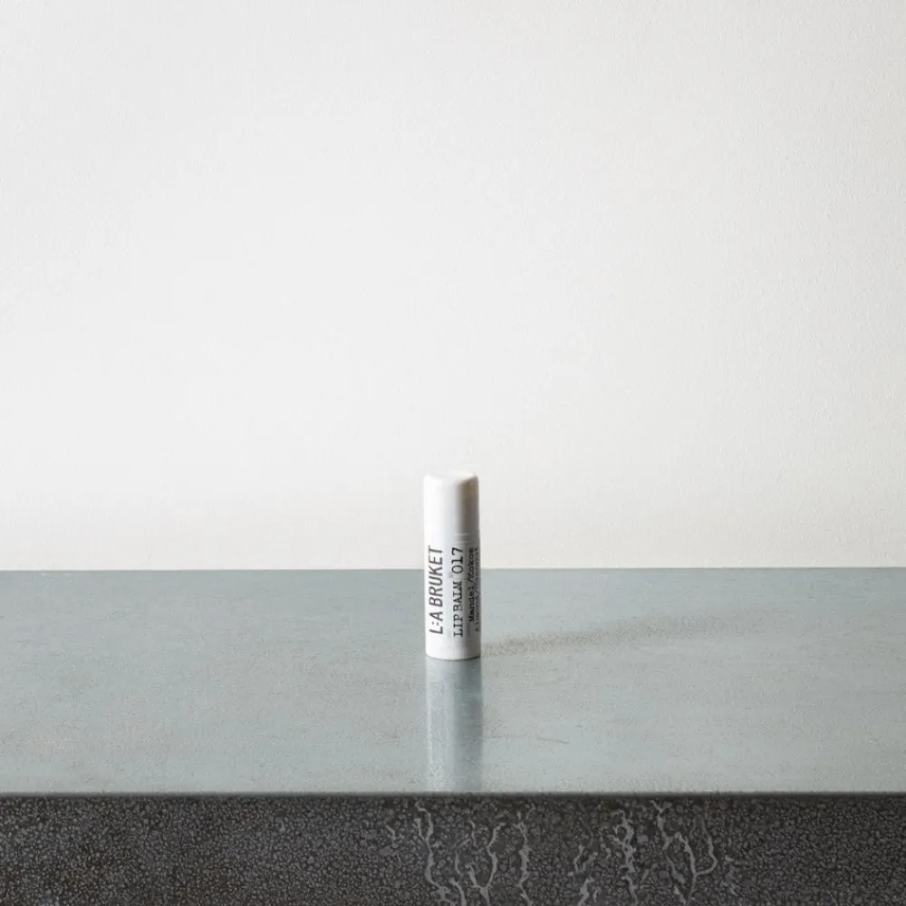 Best Sale 1054 LA BRUKET Baume à lèvres - Nouveau Amande et Noix de Coco - L:A BRUKET