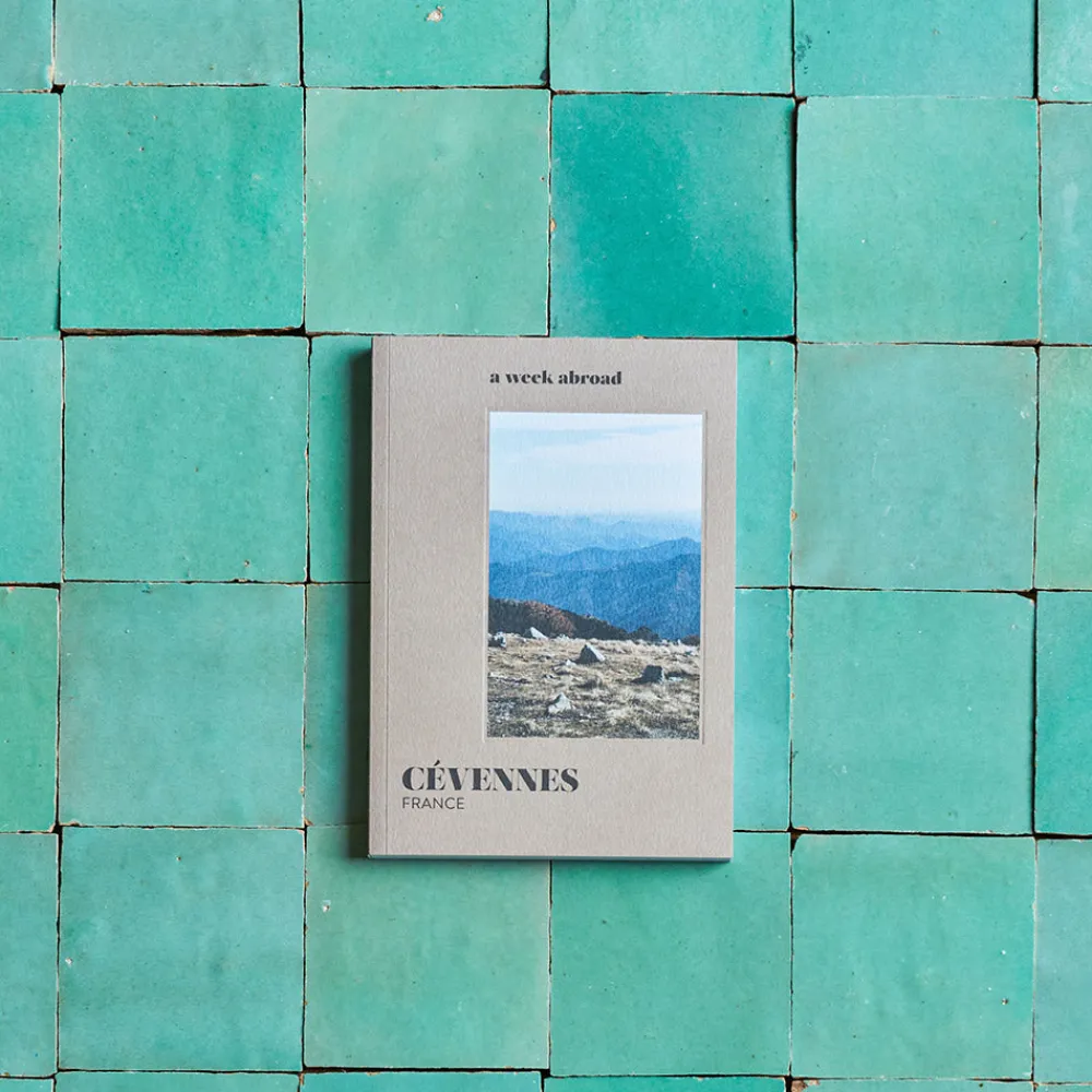 Hot 2037 A Week ABROAD Livre - A Week Abroad Cévennes