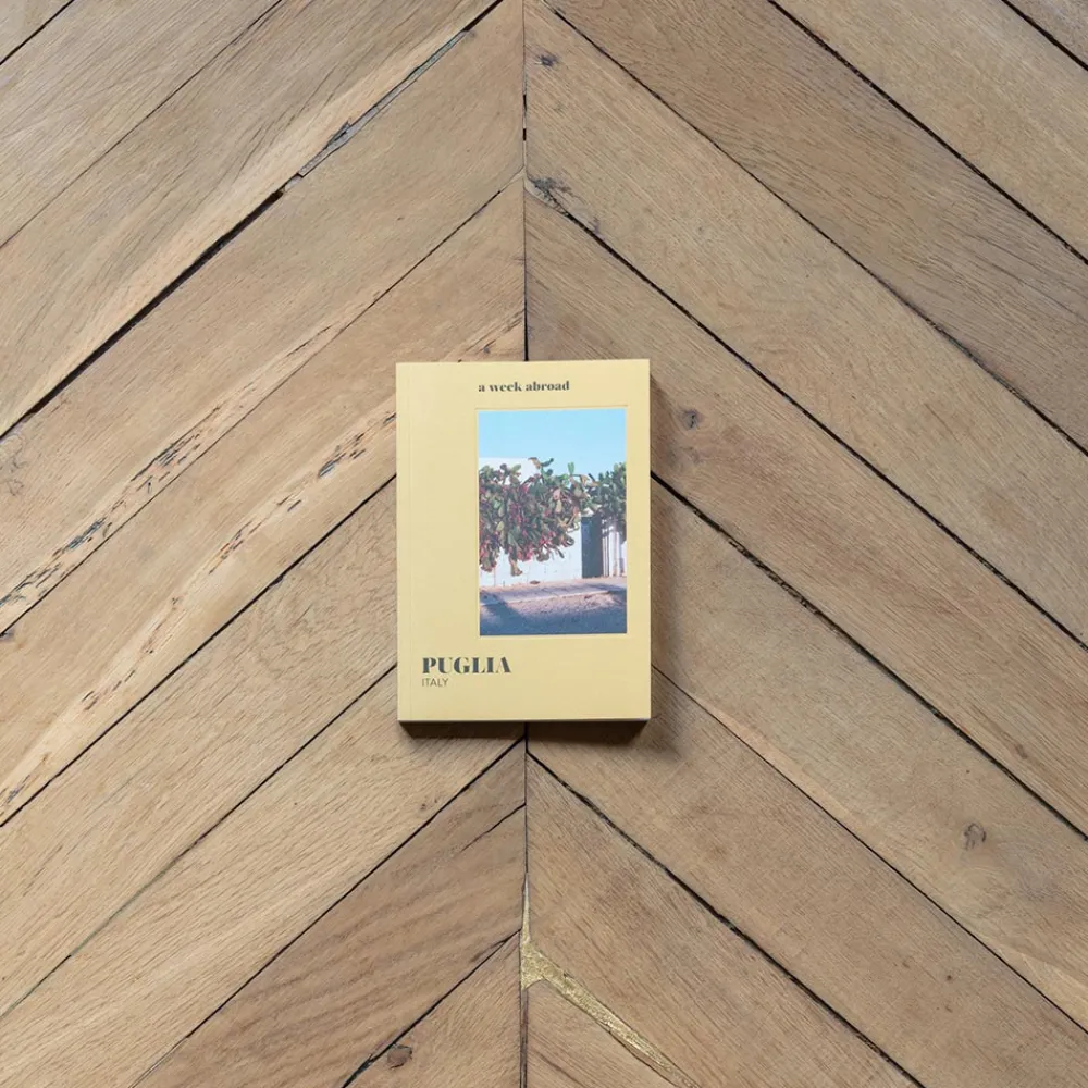 Cheap 2037 A Week ABROAD Livre - A Week Abroad Puglia