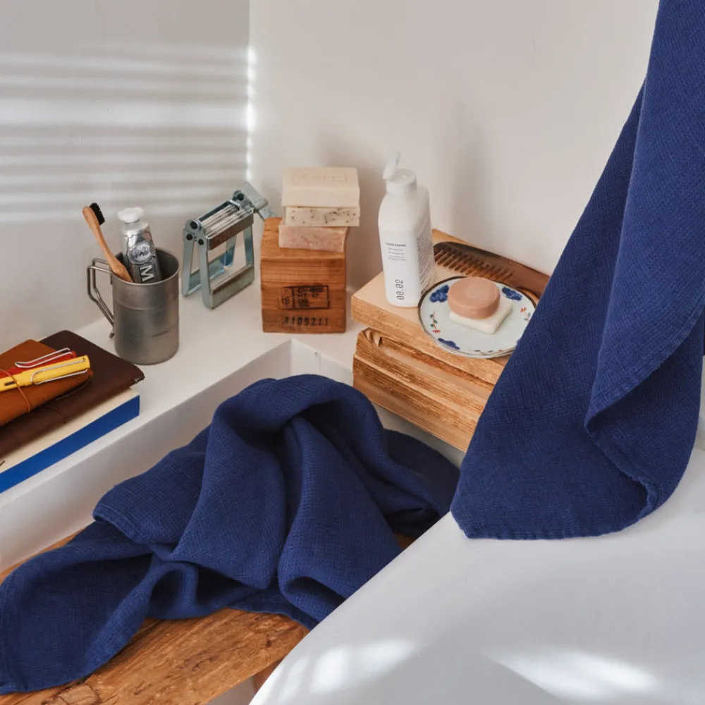 Shop 200 LINTEX Serviette de bain en lin - Nid d'abeille - Bleu Shibori BleuShibori